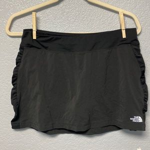 The North Face Athletic Skort Medium Skirt Black Built in Shorts Golf Tennis EUC